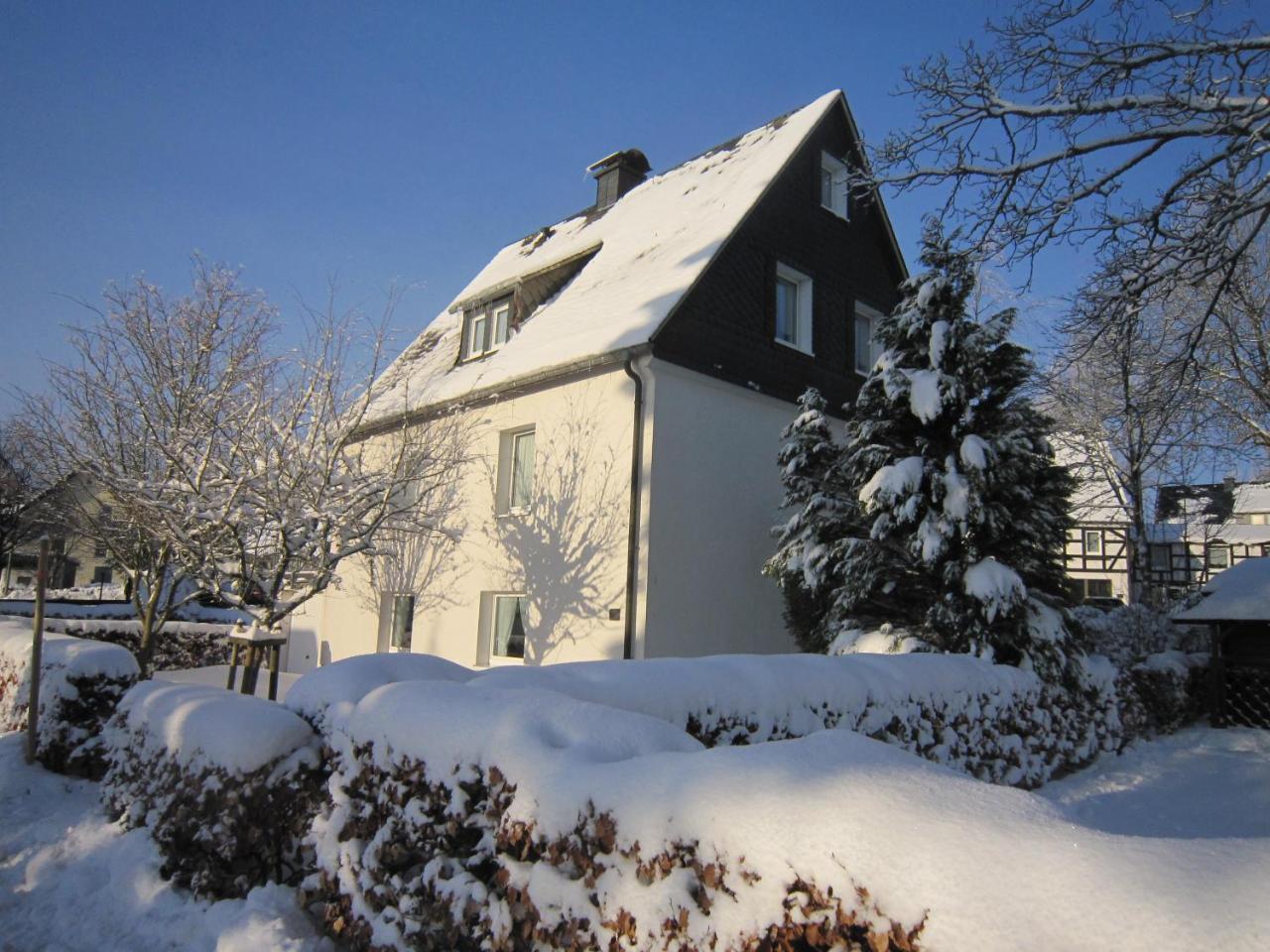 Ferienwohnungen Landgasthof Gilsbach Winterberg Exterior foto